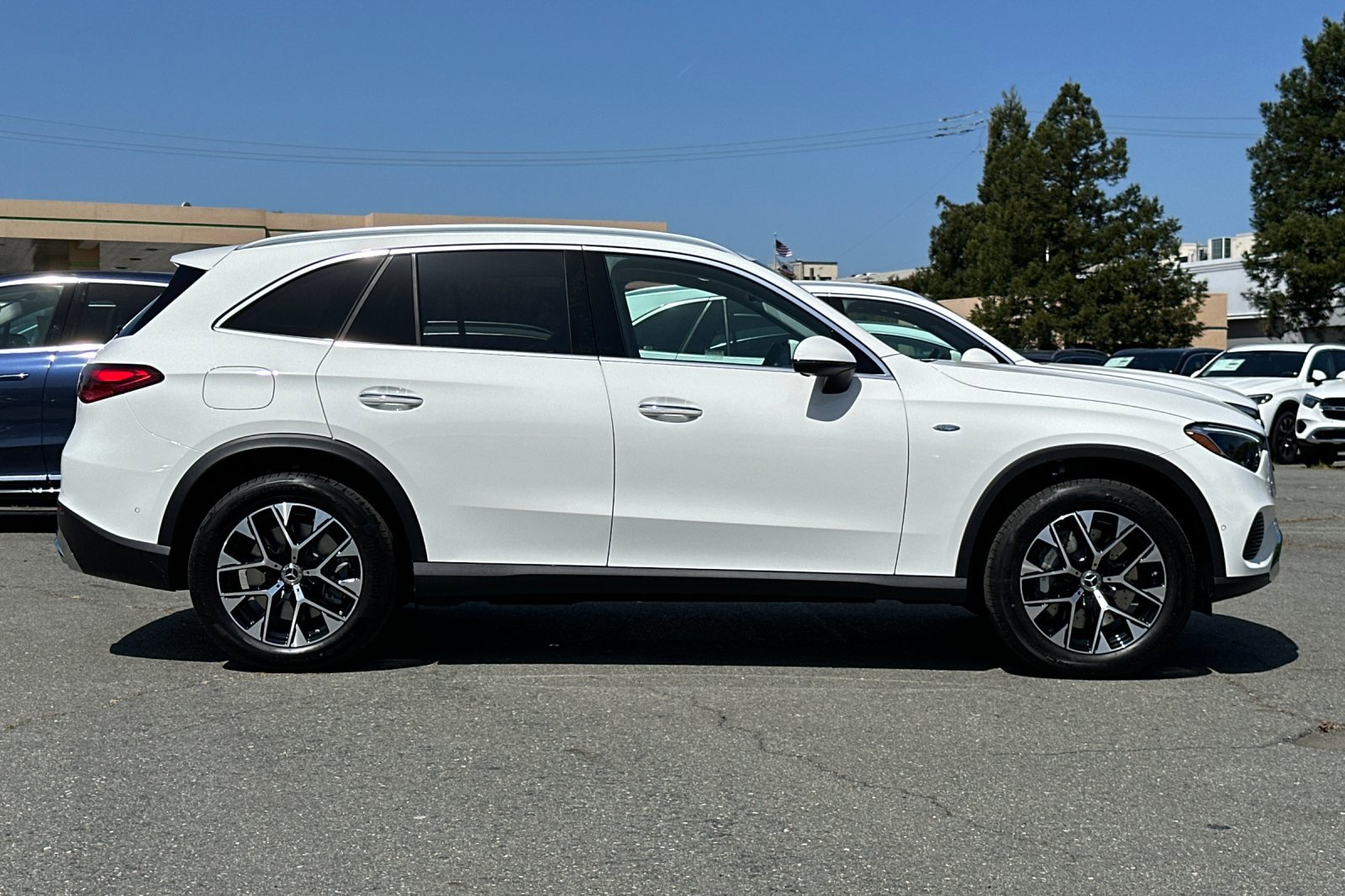 2025 Mercedes Benz GLC 350e 4MATIC photo 3