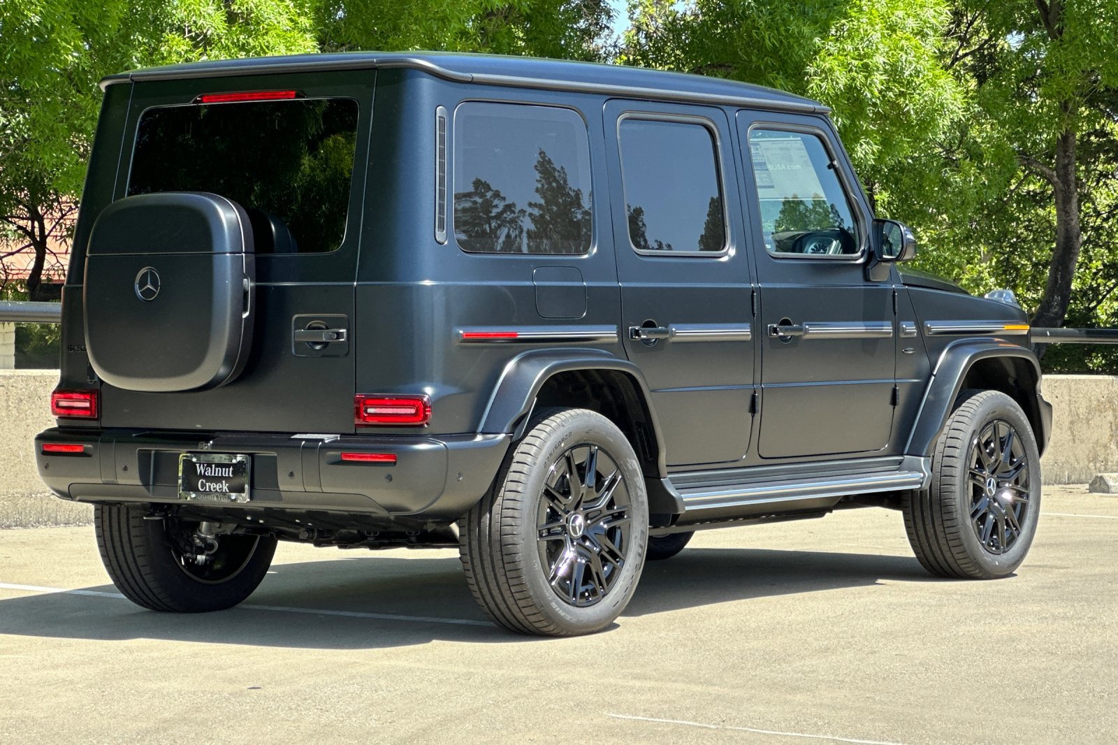 2025 Mercedes Benz G photo 3