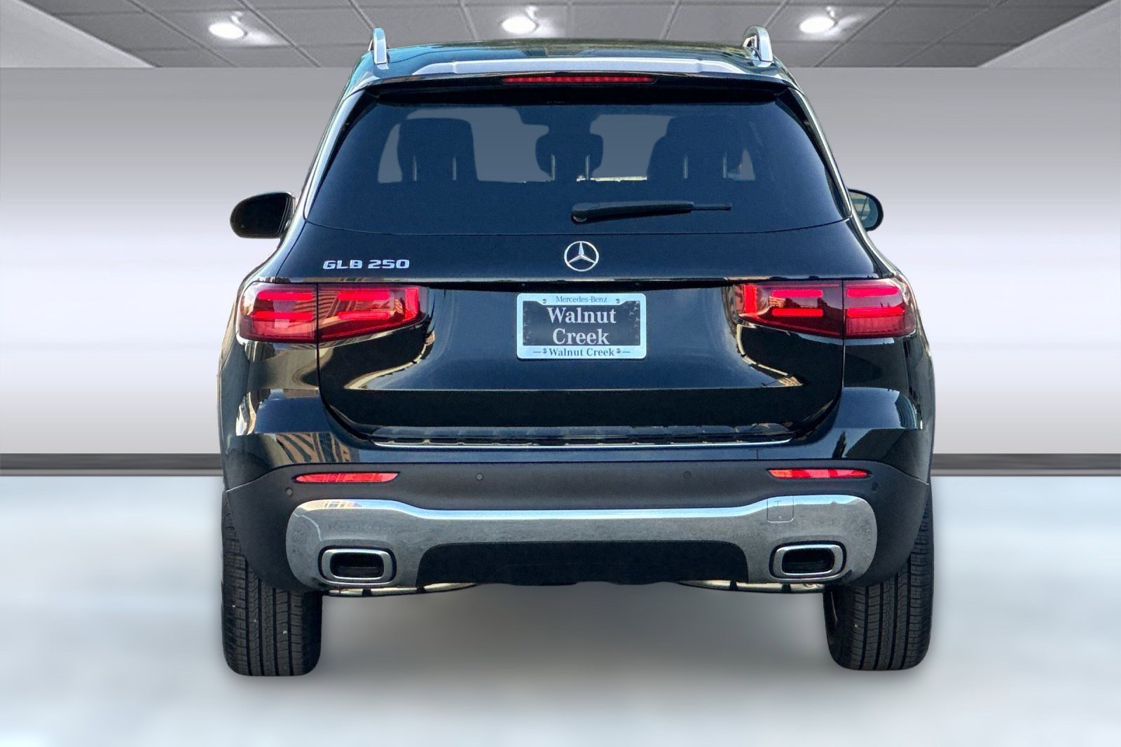2025 Mercedes Benz GLB 250 photo 2
