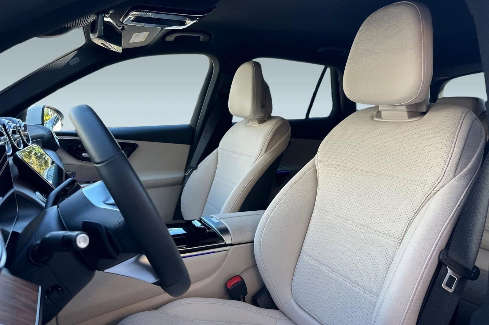 2026 Mercedes-Benz GLC 300 SUV photo 4