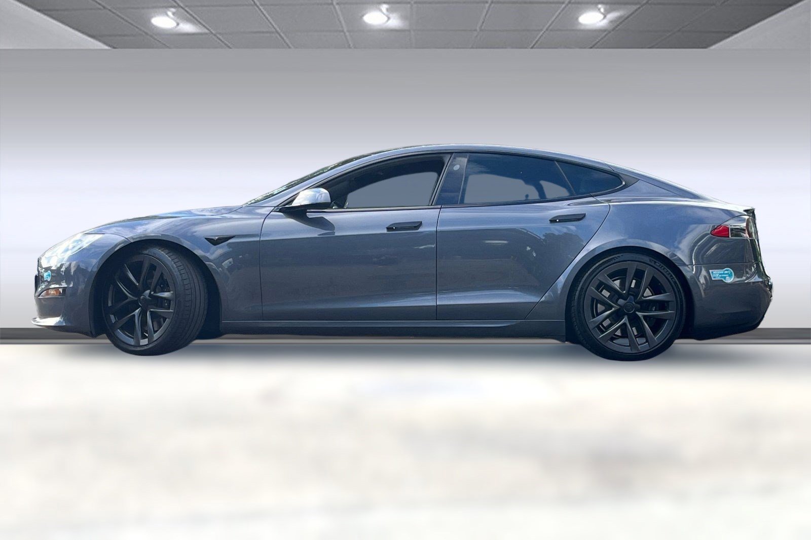 2021 Tesla Model S Plaid photo 2