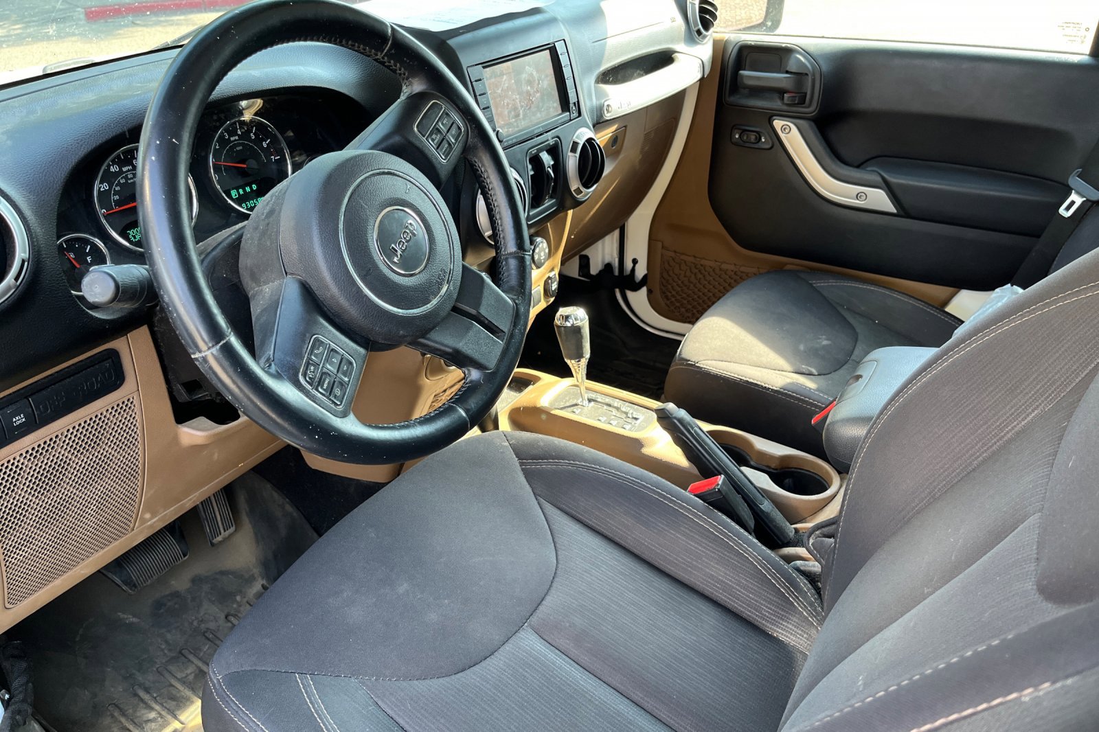 2014 Jeep Wrangler Unlimited Rubicon photo 2