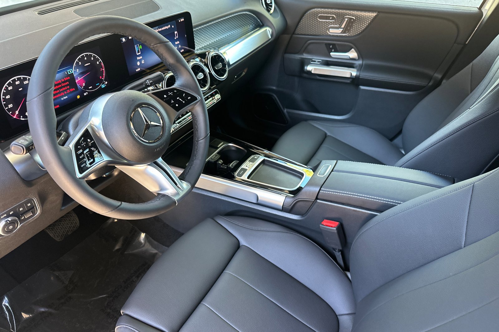 2026 Mercedes Benz GLB 250 photo 3
