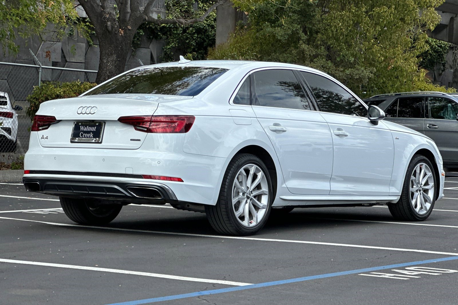 2019 Audi A4 Premium Plus 45 TFSI Quattro photo 3