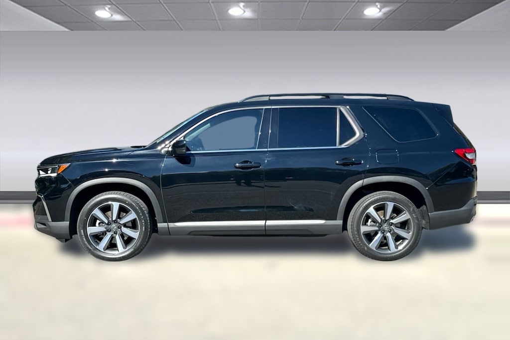 Used 2024 Honda Pilot Touring AWD SUV