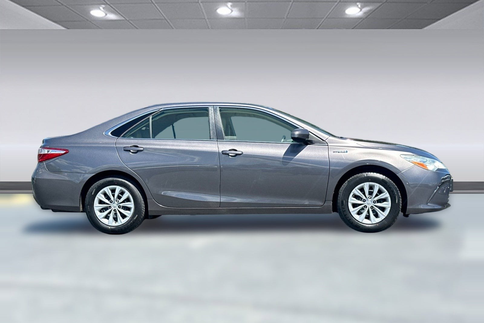 2016 Toyota Camry Hybrid 4dr Sdn LE photo 6