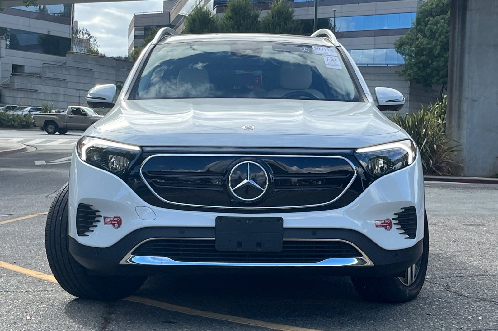 2023 Mercedes Benz EQB 300 4MATIC photo 4