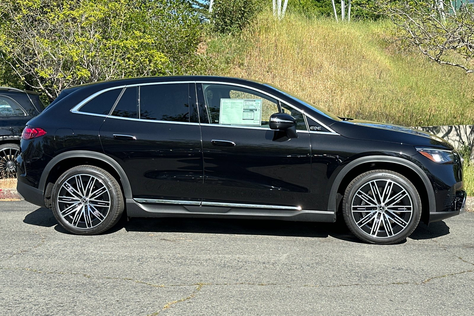 2025 Mercedes Benz EQE SUV 350 4MATIC photo 2