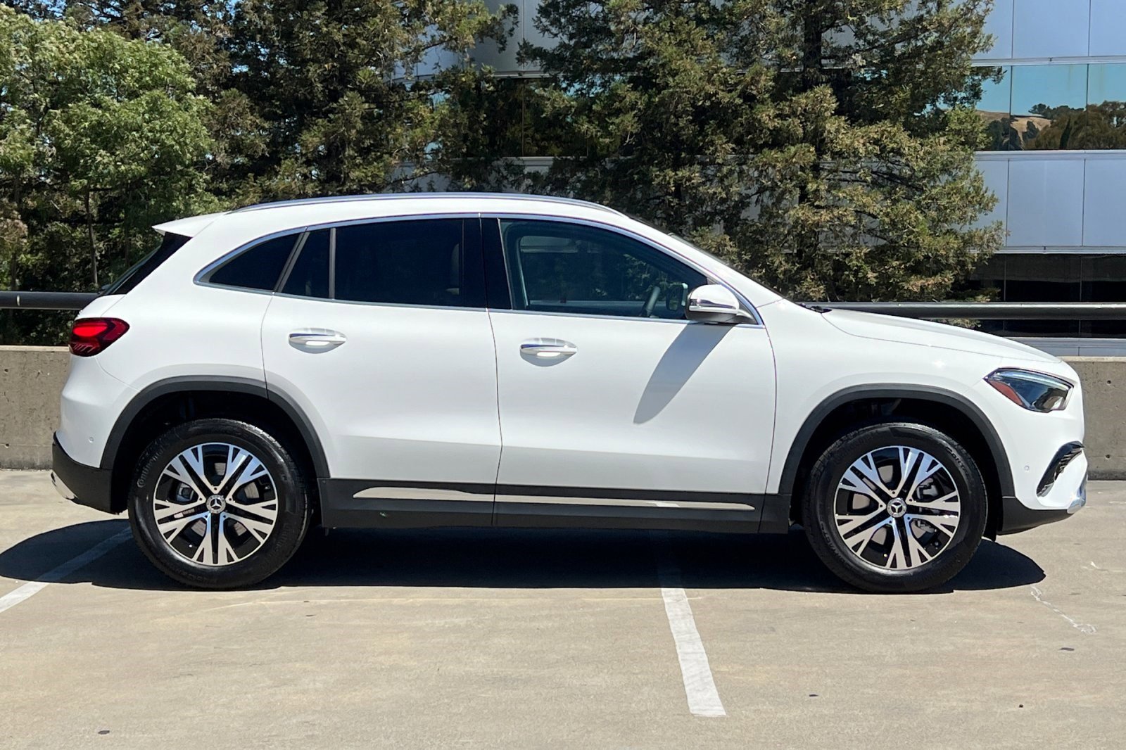 2025 Mercedes Benz GLA 250 4MATIC photo 4