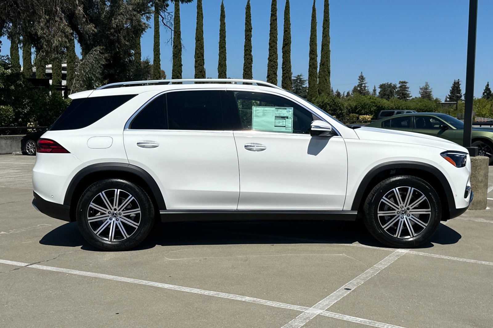 2025 Mercedes Benz GLE 350 4MATIC photo 2