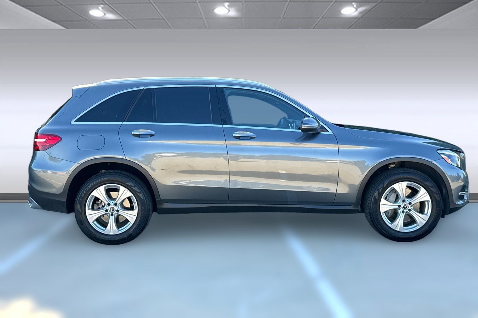 2018 Mercedes Benz GLC 300 4MATIC photo 2