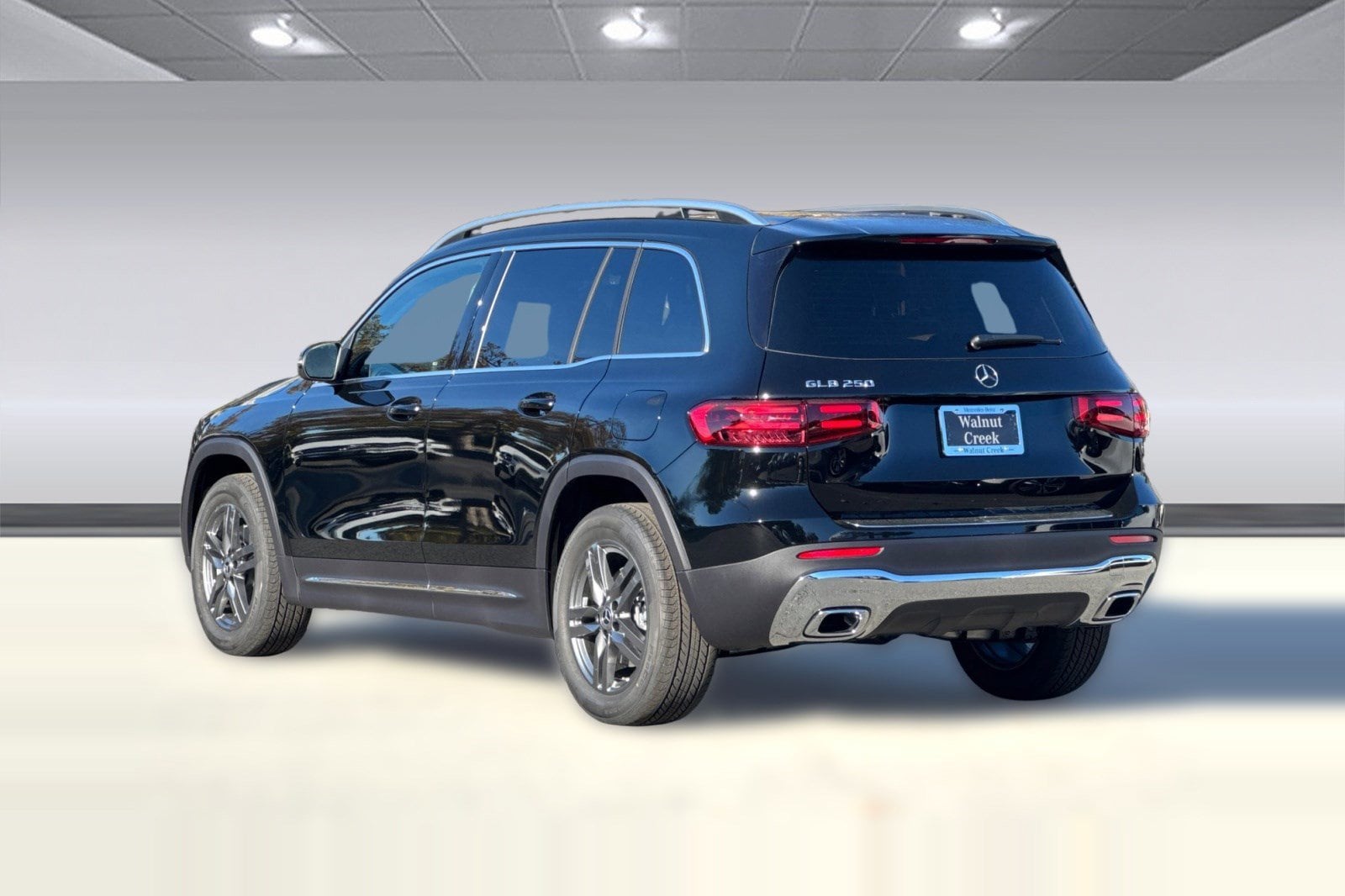 2026 Mercedes-Benz GLB 250 SUV photo 2