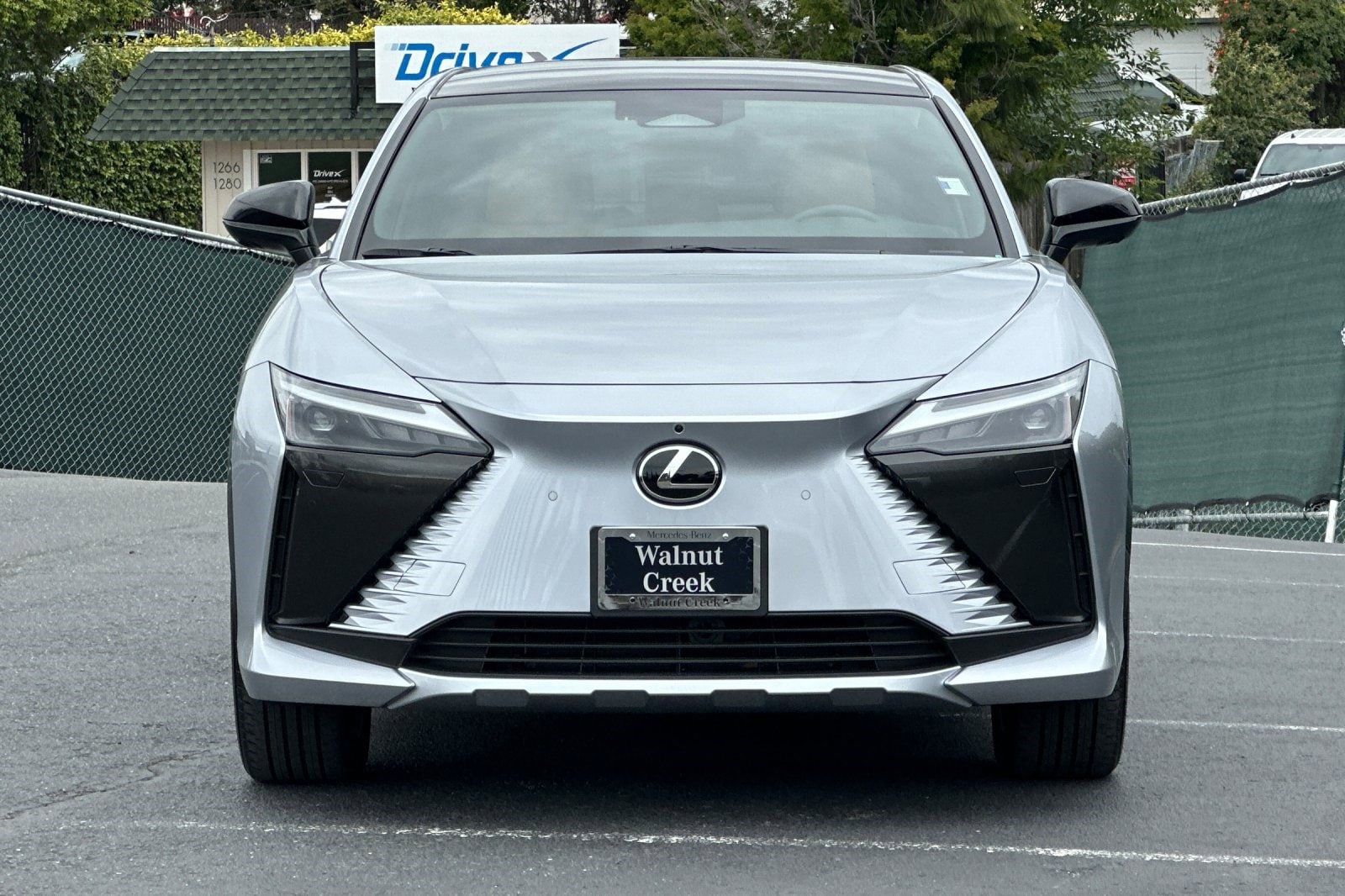 2023 LEXUS RZ 450e Premium AWD w/20" Wheels photo 4