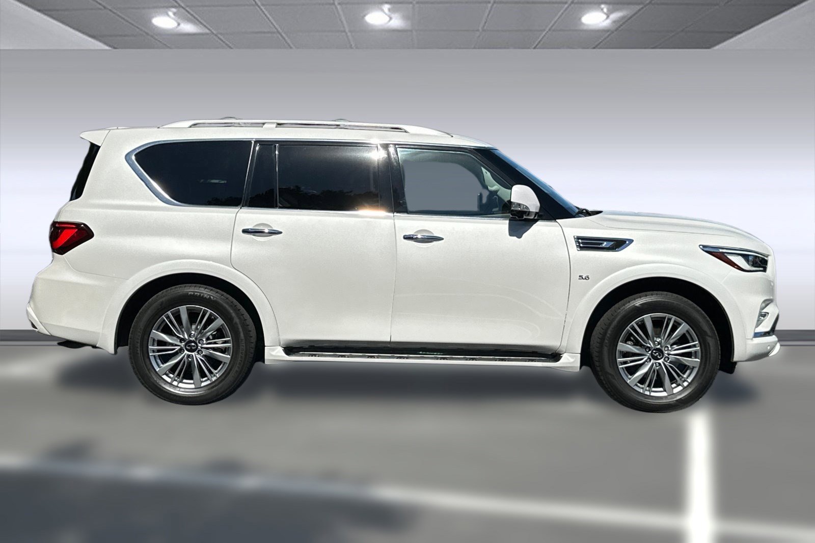 2018 Infiniti QX80 photo 2