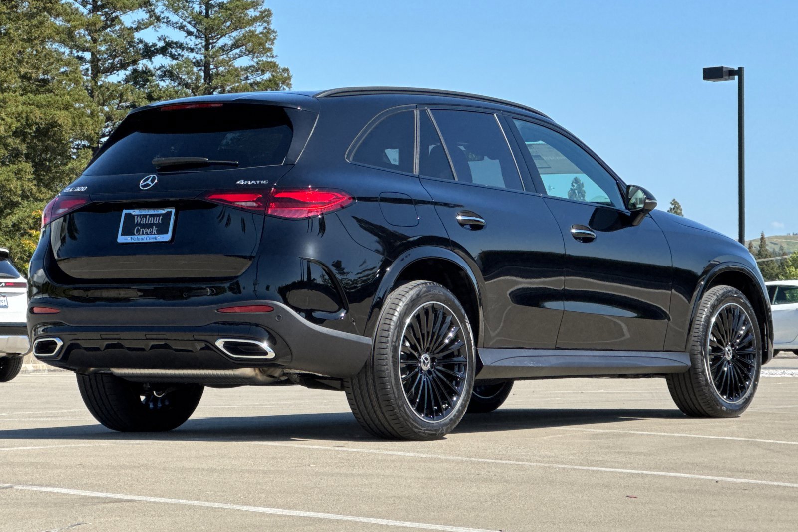 2025 Mercedes Benz GLC 300 4MATIC photo 3