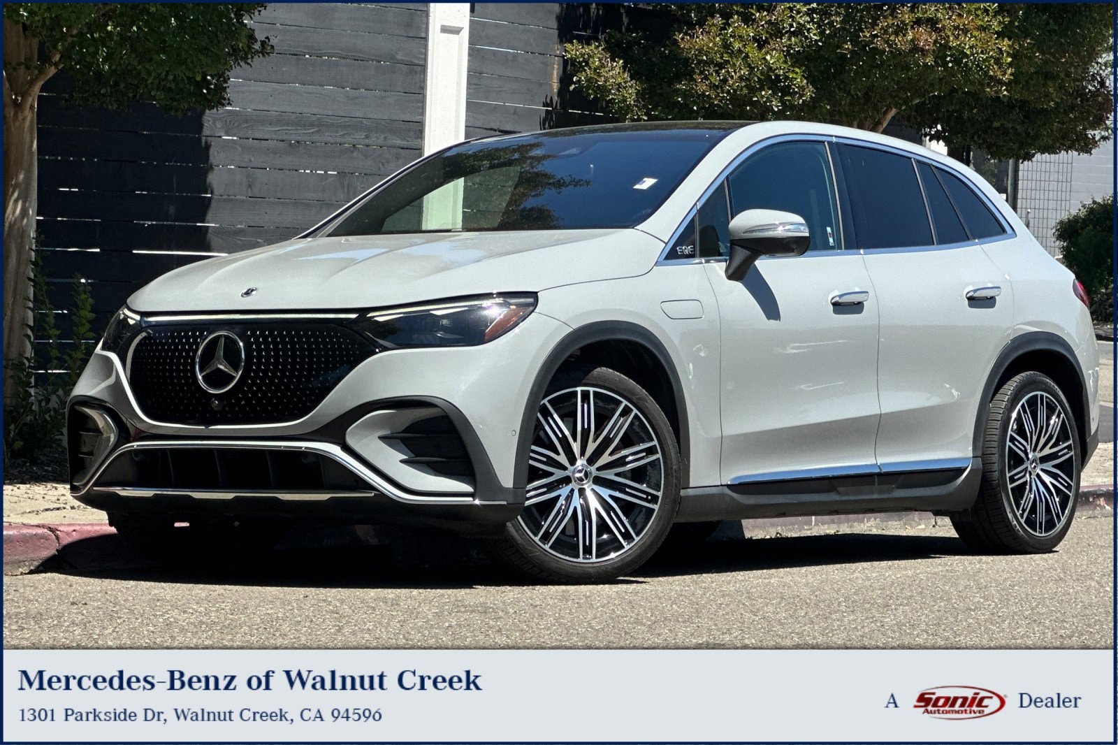 2023 Mercedes-Benz EQE SUV EQE 500 4MATIC's photo