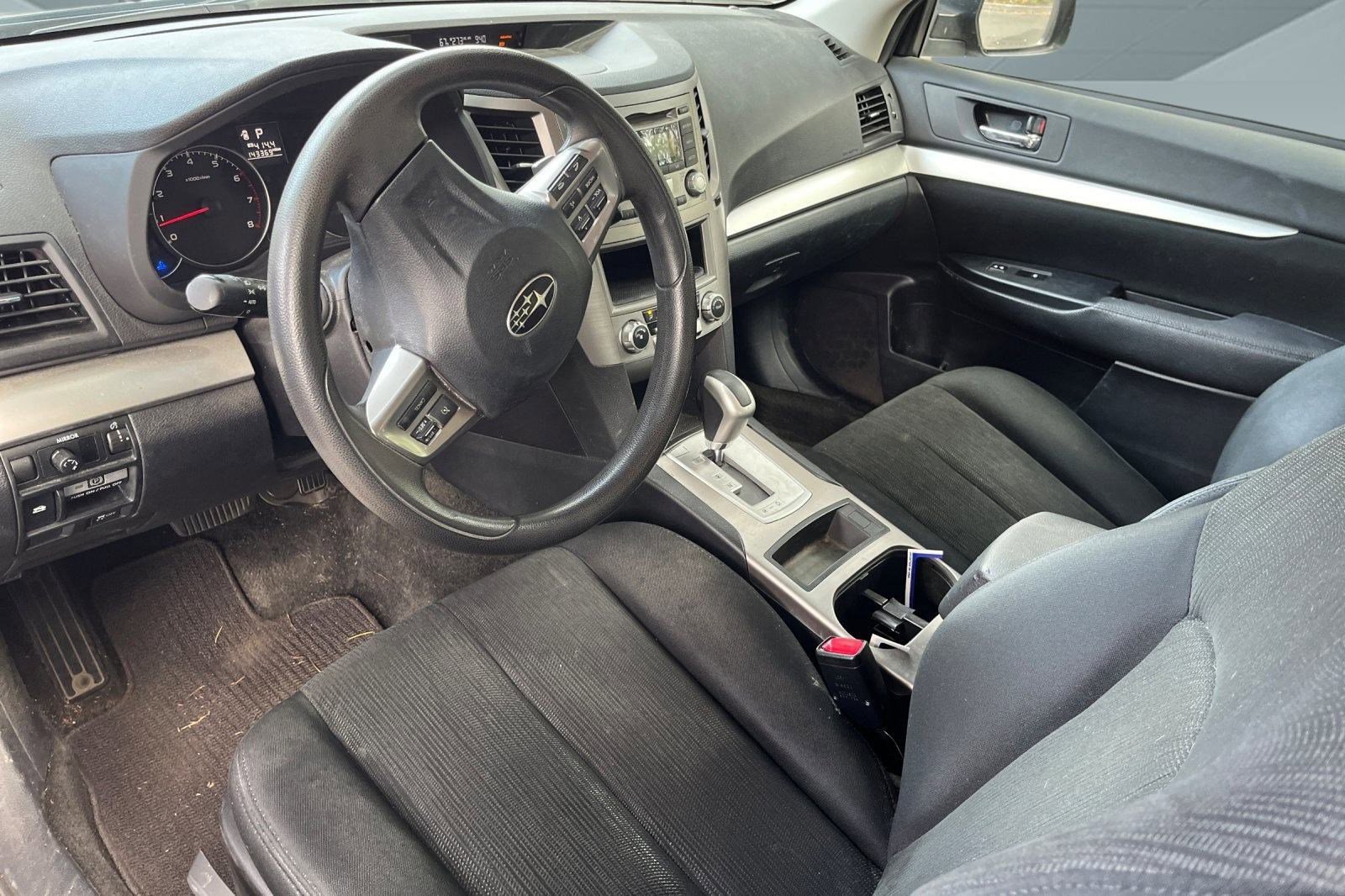 2013 Subaru Outback 2.5i photo 3
