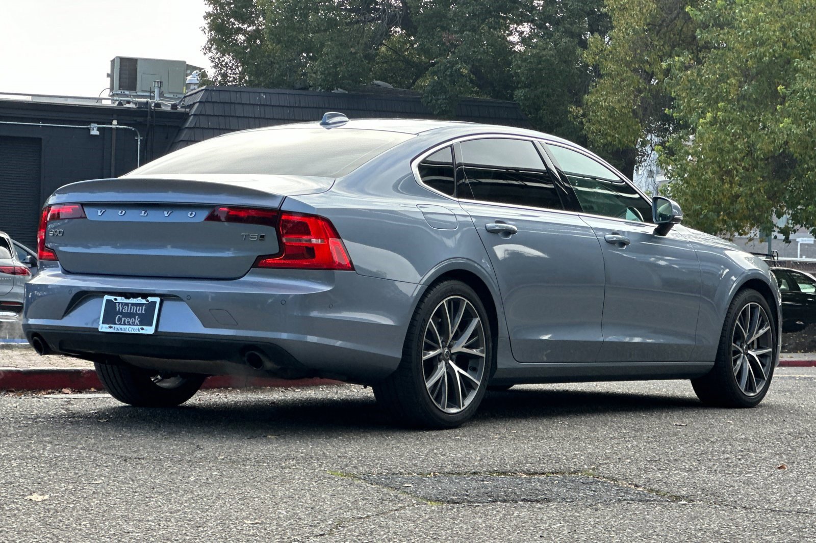 2018 Volvo S90 T5 Momentum photo 2