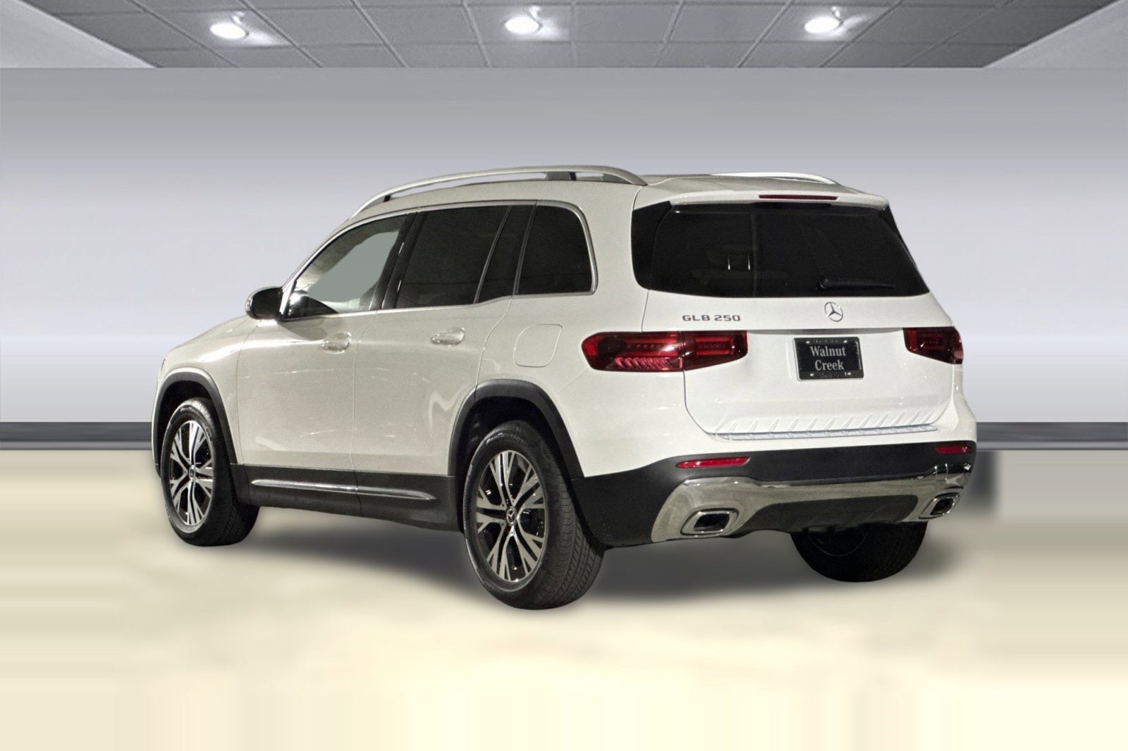 2026 Mercedes-Benz GLB 250 SUV photo 2