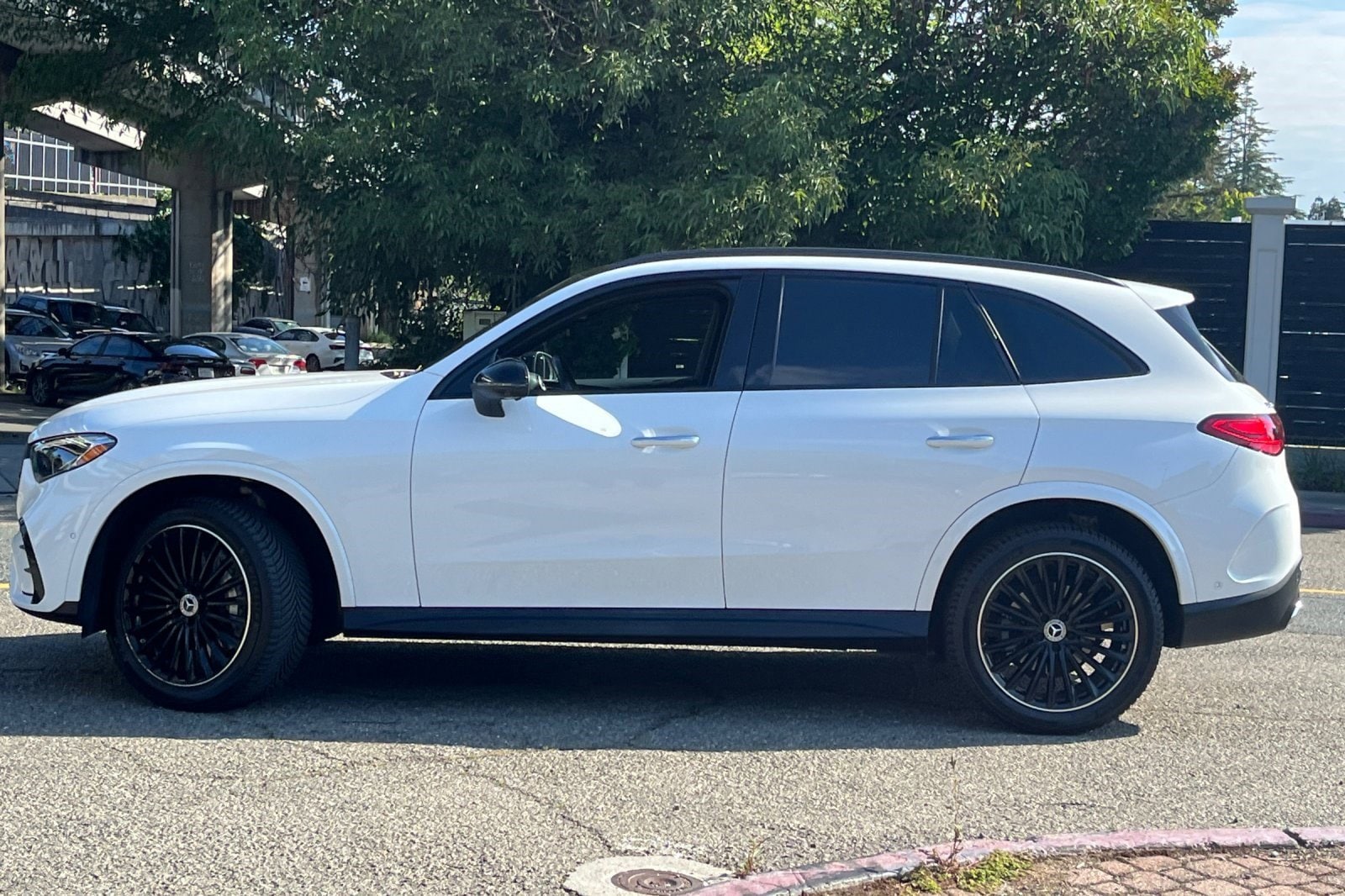 2023 Mercedes-Benz GLC 300 4MATIC SUV photo 2