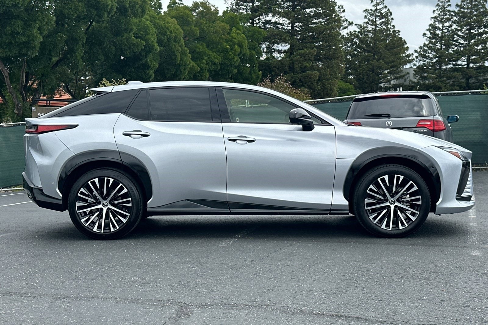 2023 LEXUS RZ 450e Premium AWD w/20" Wheels photo 6