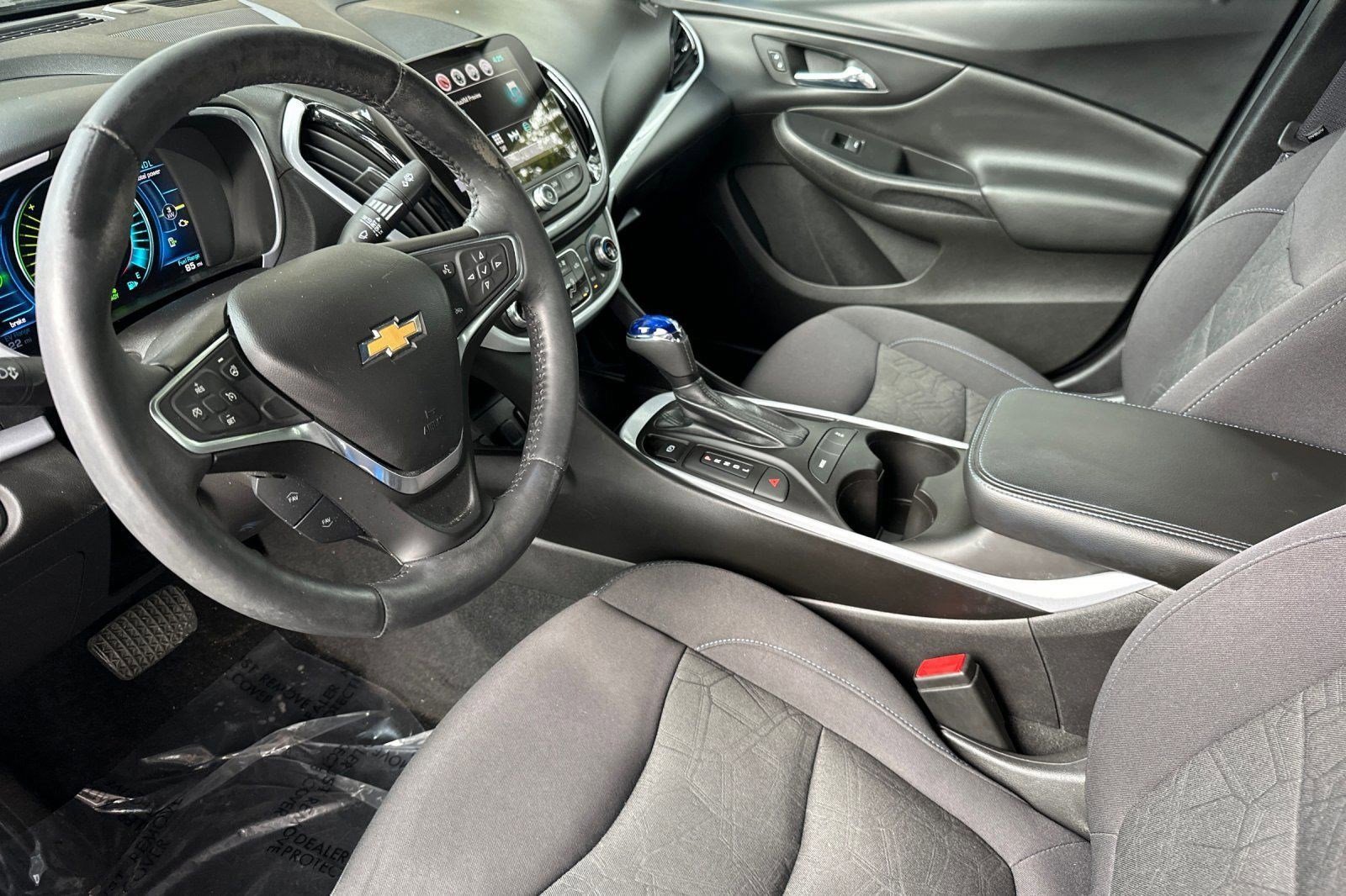2017 Chevrolet Volt LT photo 4