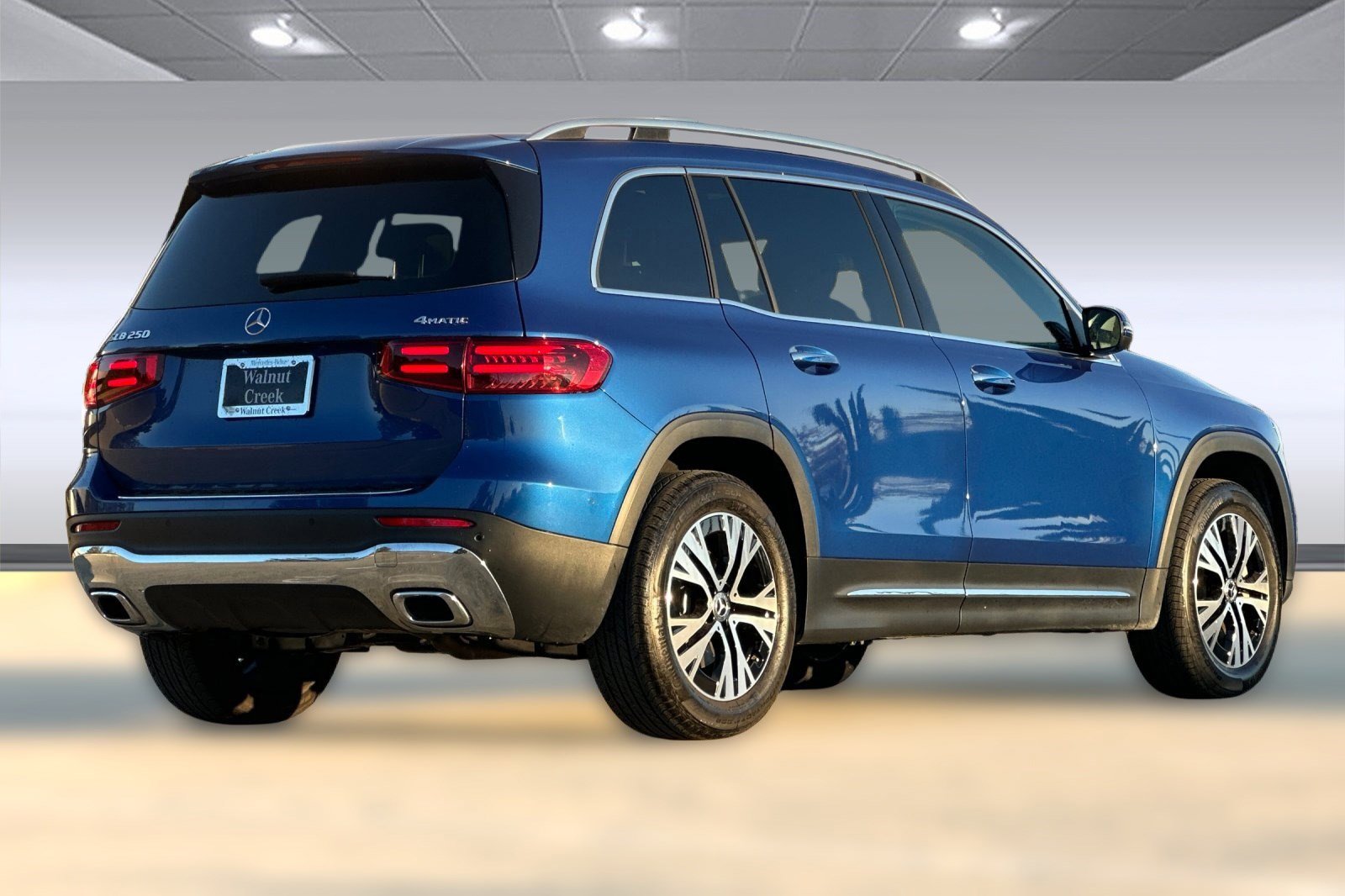 2024 Mercedes Benz GLB 250 4MATIC photo 3