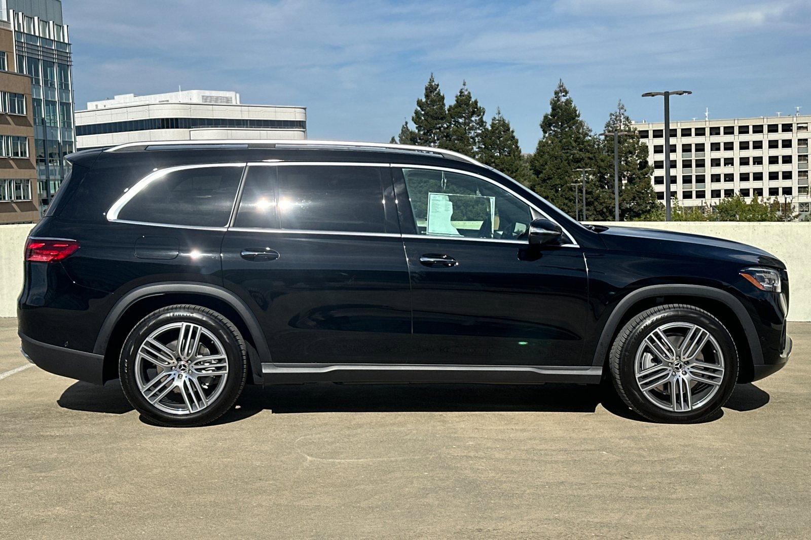 2025 Mercedes Benz GLS 450 photo 2