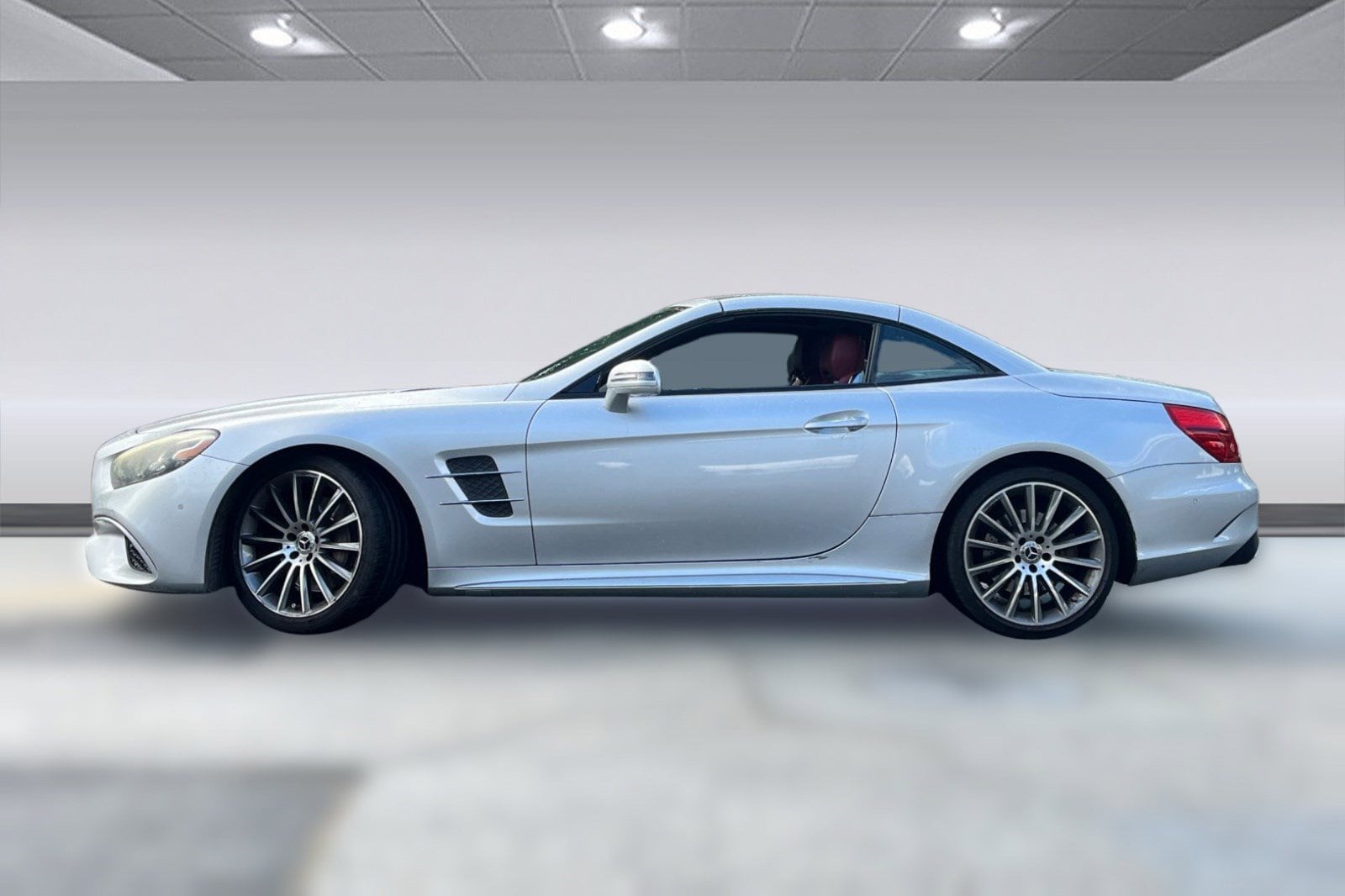 2017 Mercedes-Benz SL 550 Roadster photo 2