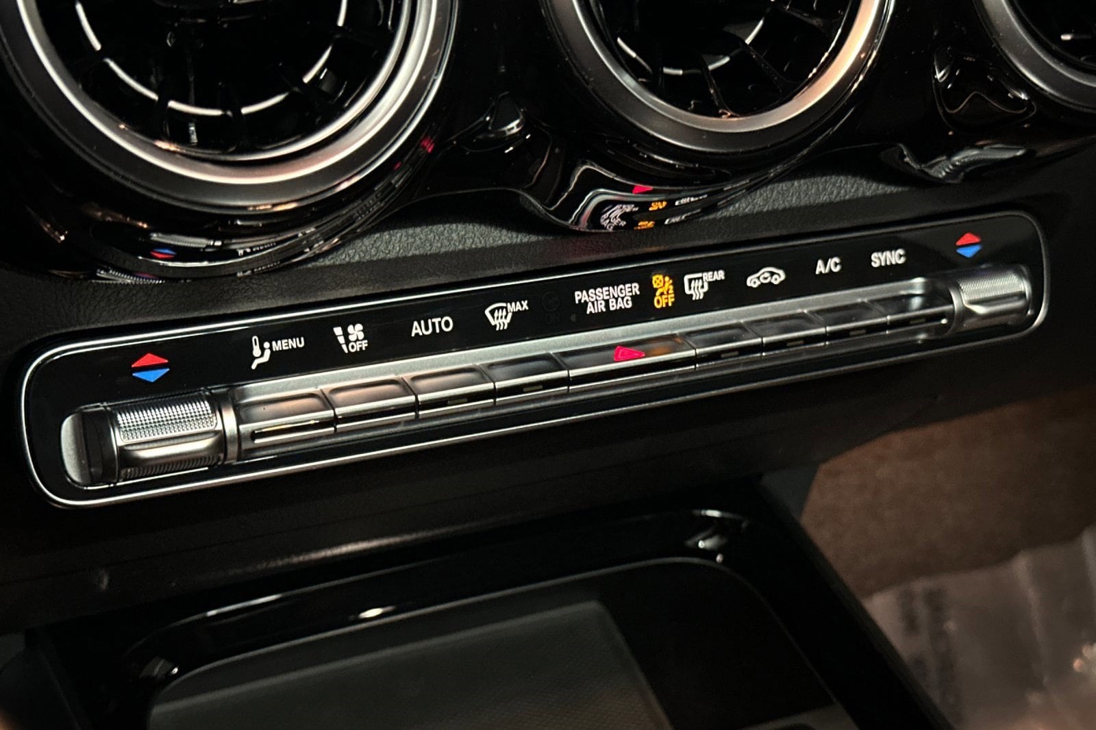 2026 Mercedes-Benz GLB GLB 250 - Photo 17