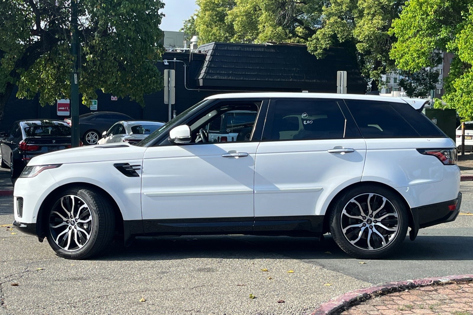 2022 Land Rover Range Rover Sport Turbo i6 MHEV HSE Silver Edition photo 2