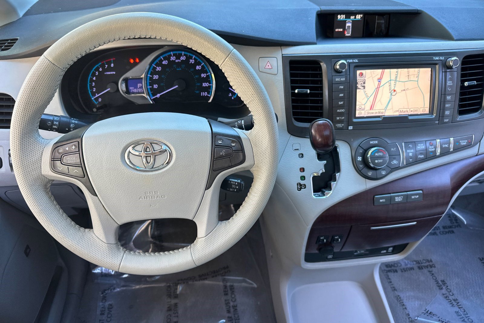 2011 Toyota Sienna XLE photo 4