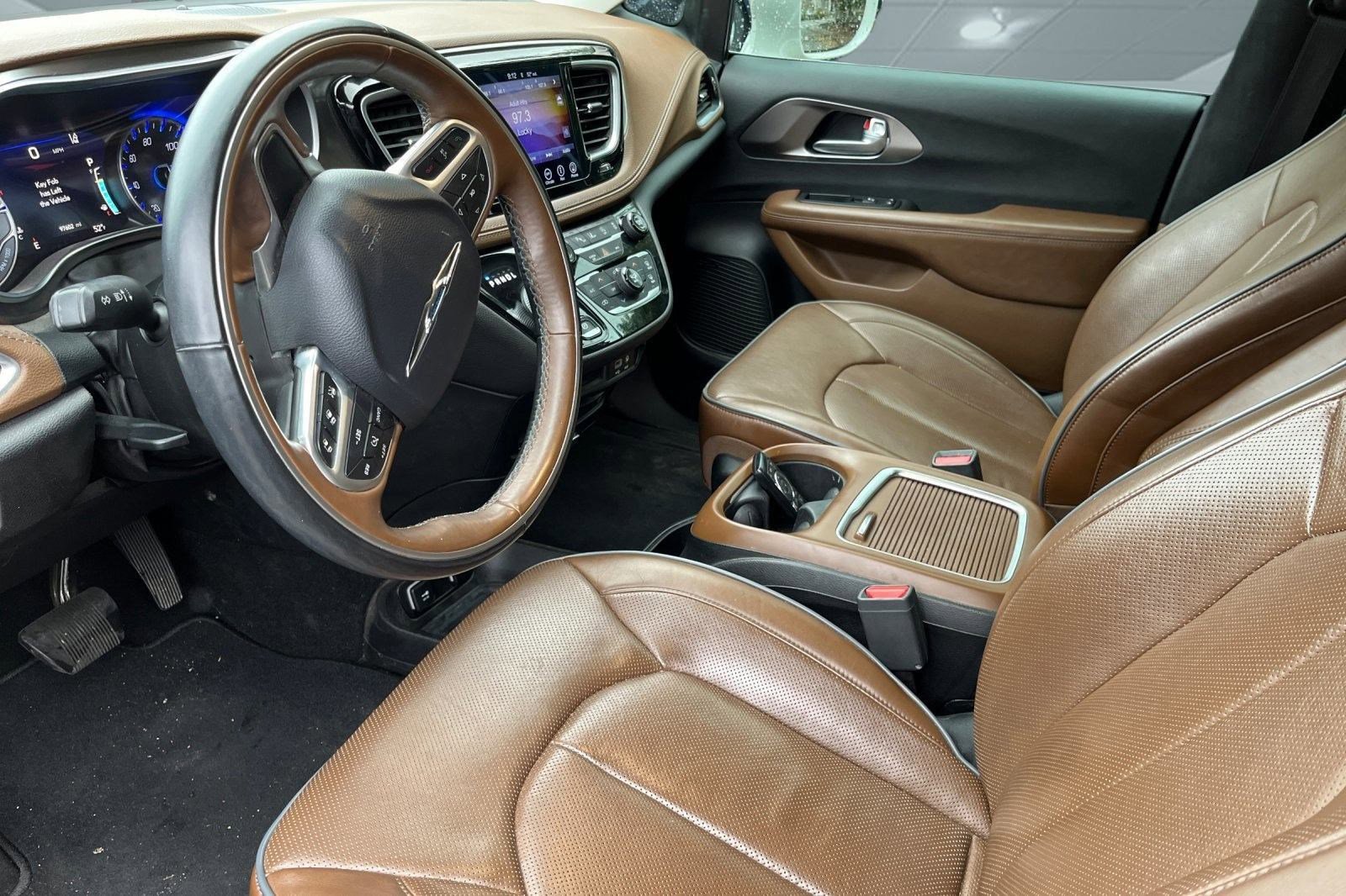 2017 Chrysler Pacifica Limited photo 3