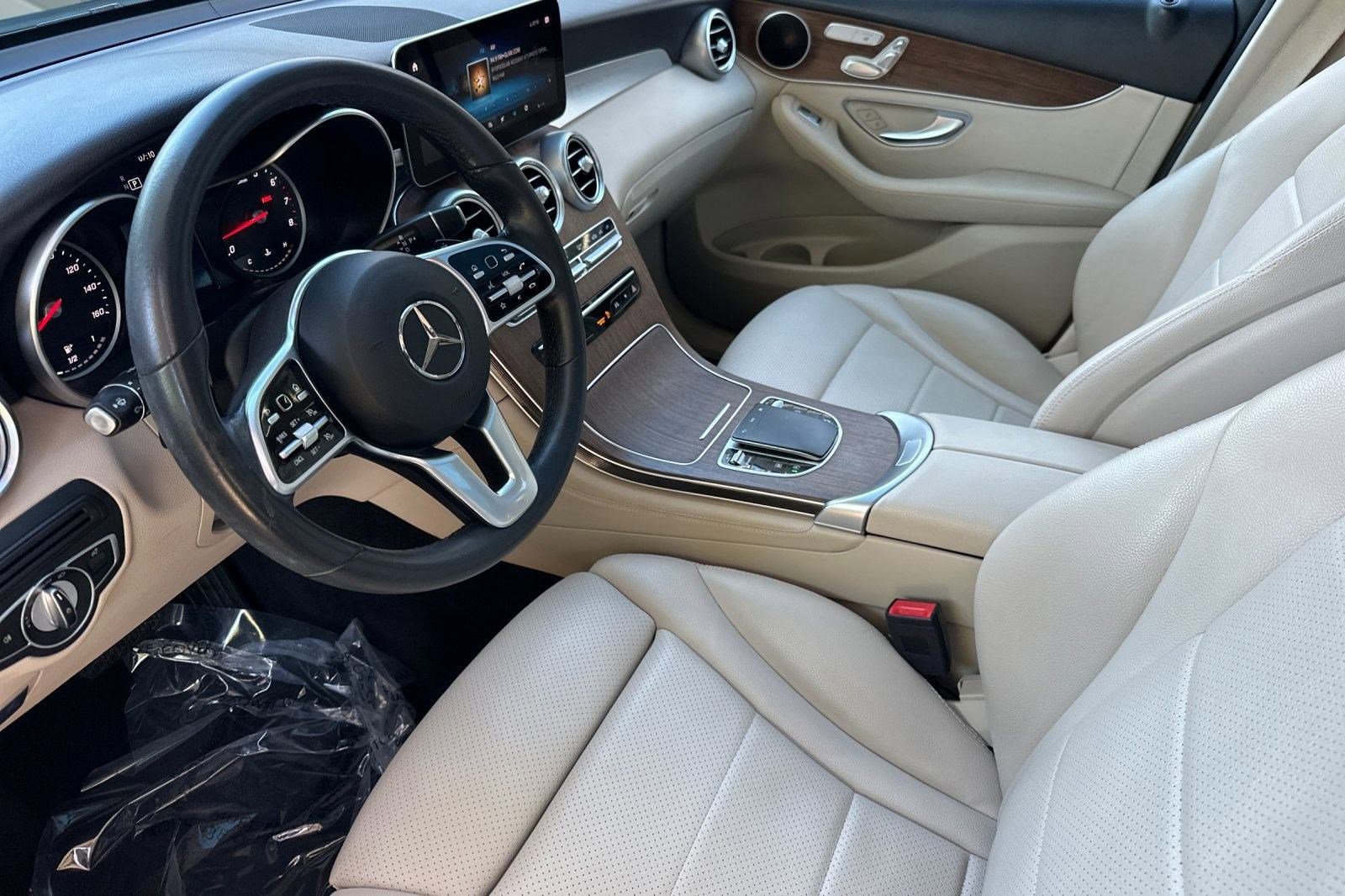 2020 Mercedes Benz GLC 300 4MATIC photo 4