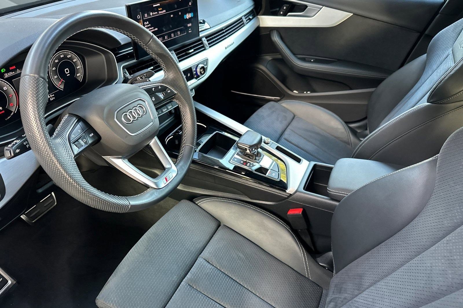 2022 Audi A4 S line Premium Plus 45 TFSI Quattro photo 4