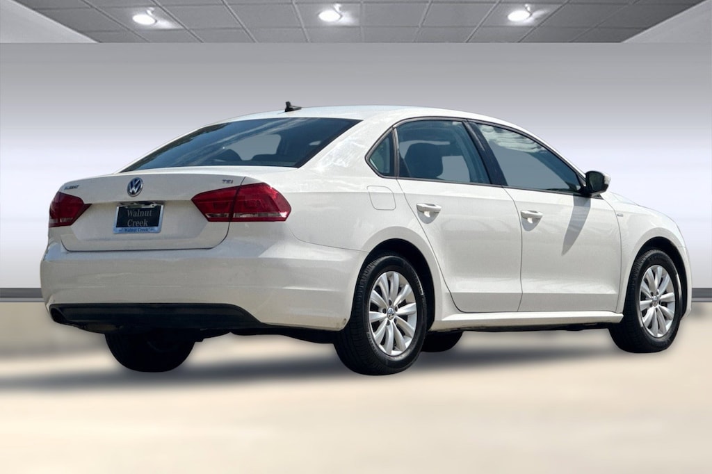 Used 2015 Volkswagen Passat 4dr Sdn 1.8T Auto Limited Edition PZEV Sedan