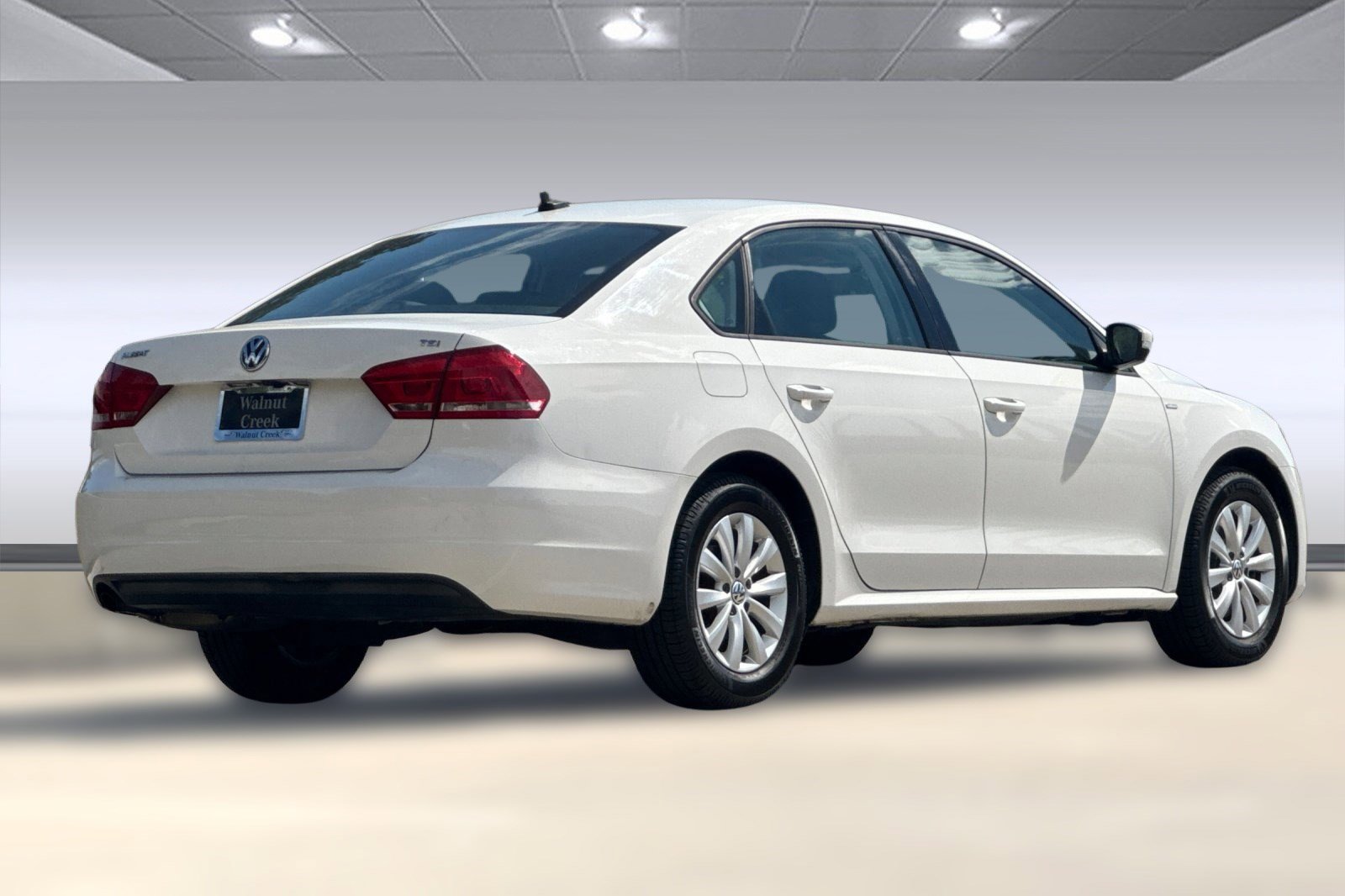 2015 Volkswagen Passat Limited photo 3