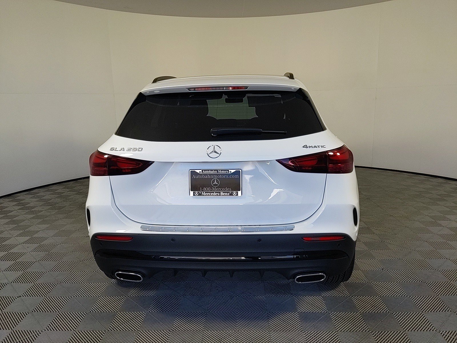 2025 Mercedes Benz GLA 250 4MATIC photo 2