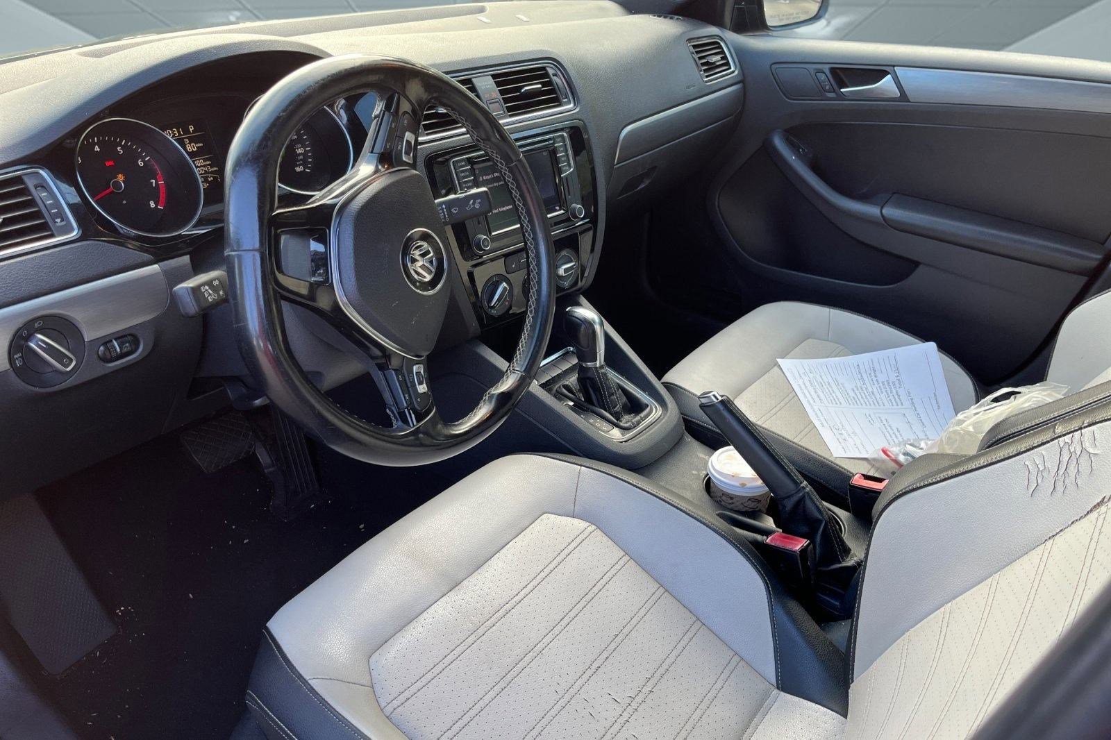 2016 Volkswagen Jetta 1.8T Sport photo 3