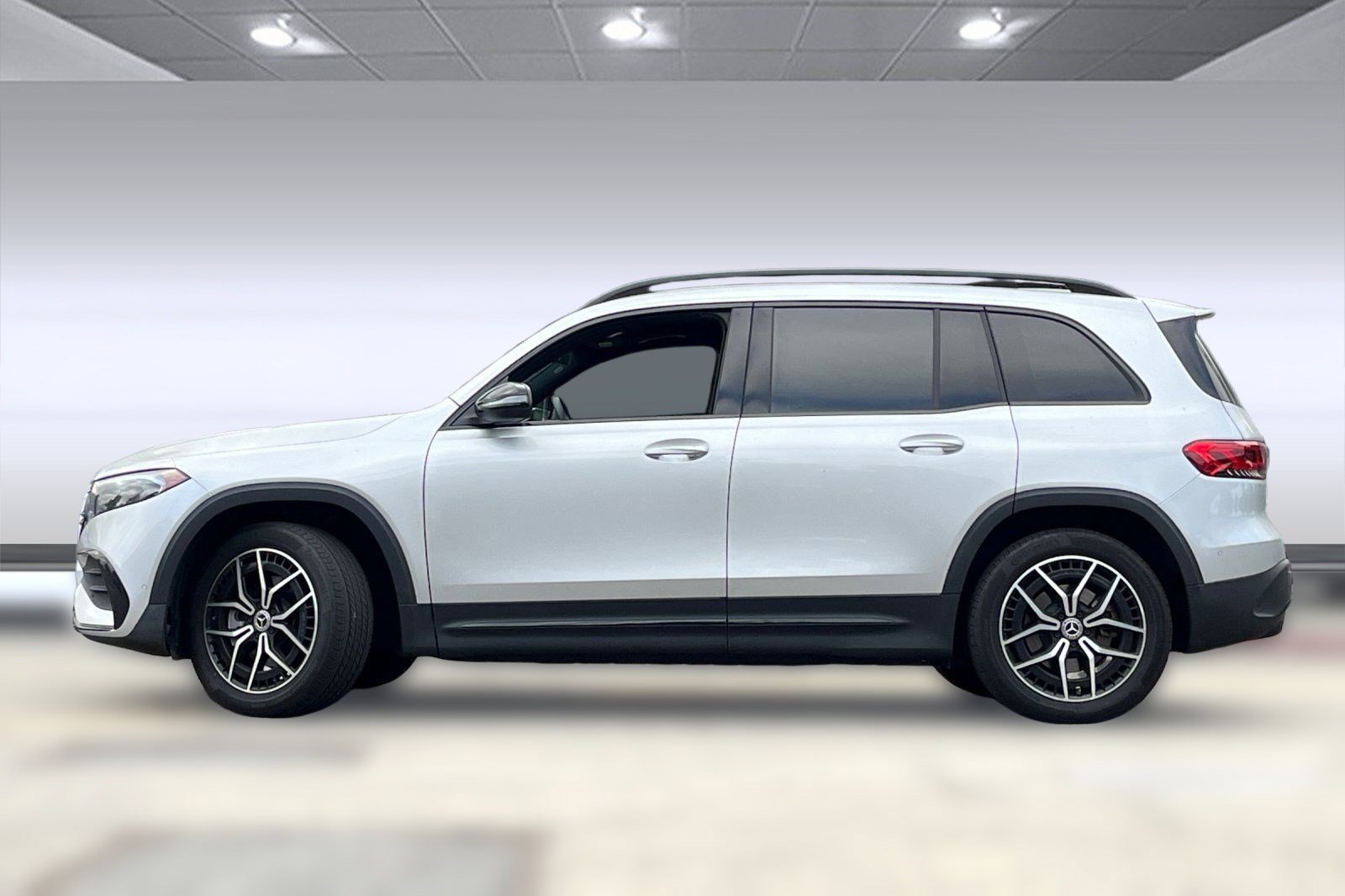 2023 Mercedes Benz EQB 300 4MATIC photo 2