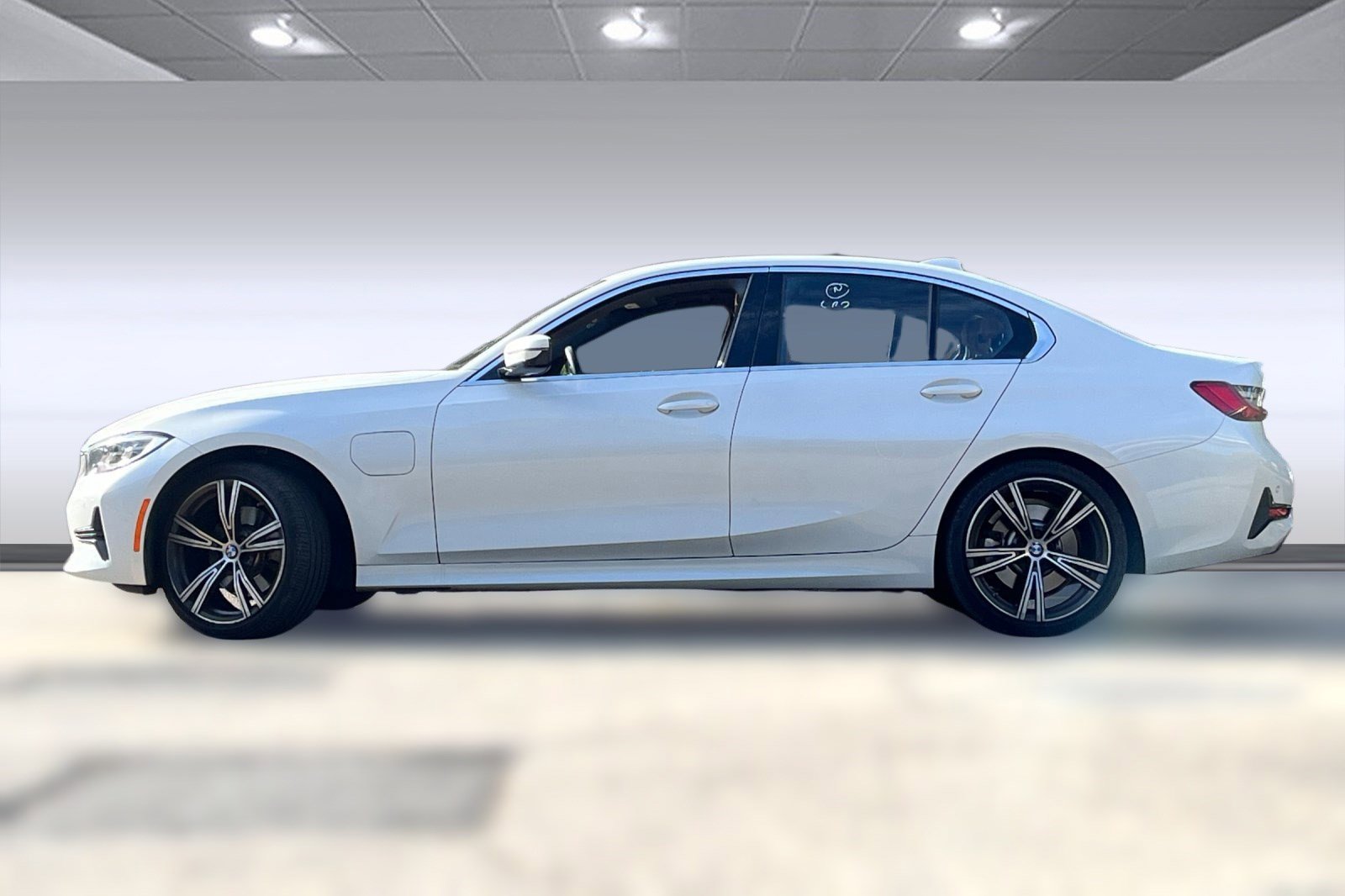 2021 Bmw 330e 3-Series photo 2