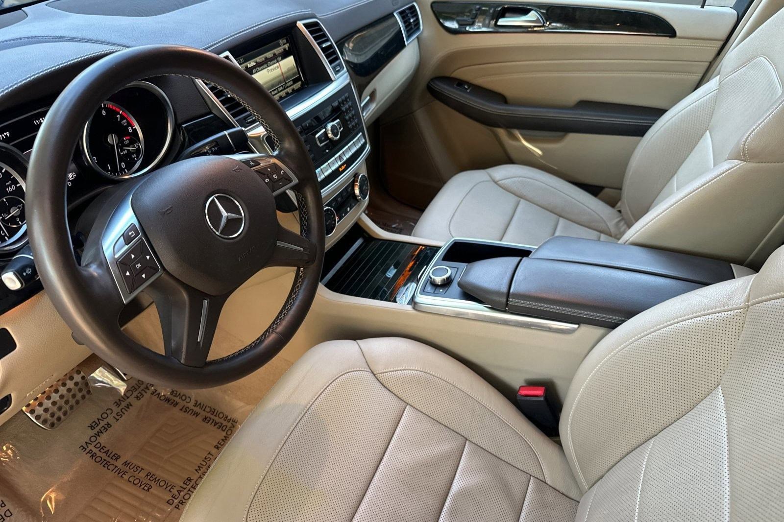 2015 Mercedes Benz ML 400 4MATIC photo 4