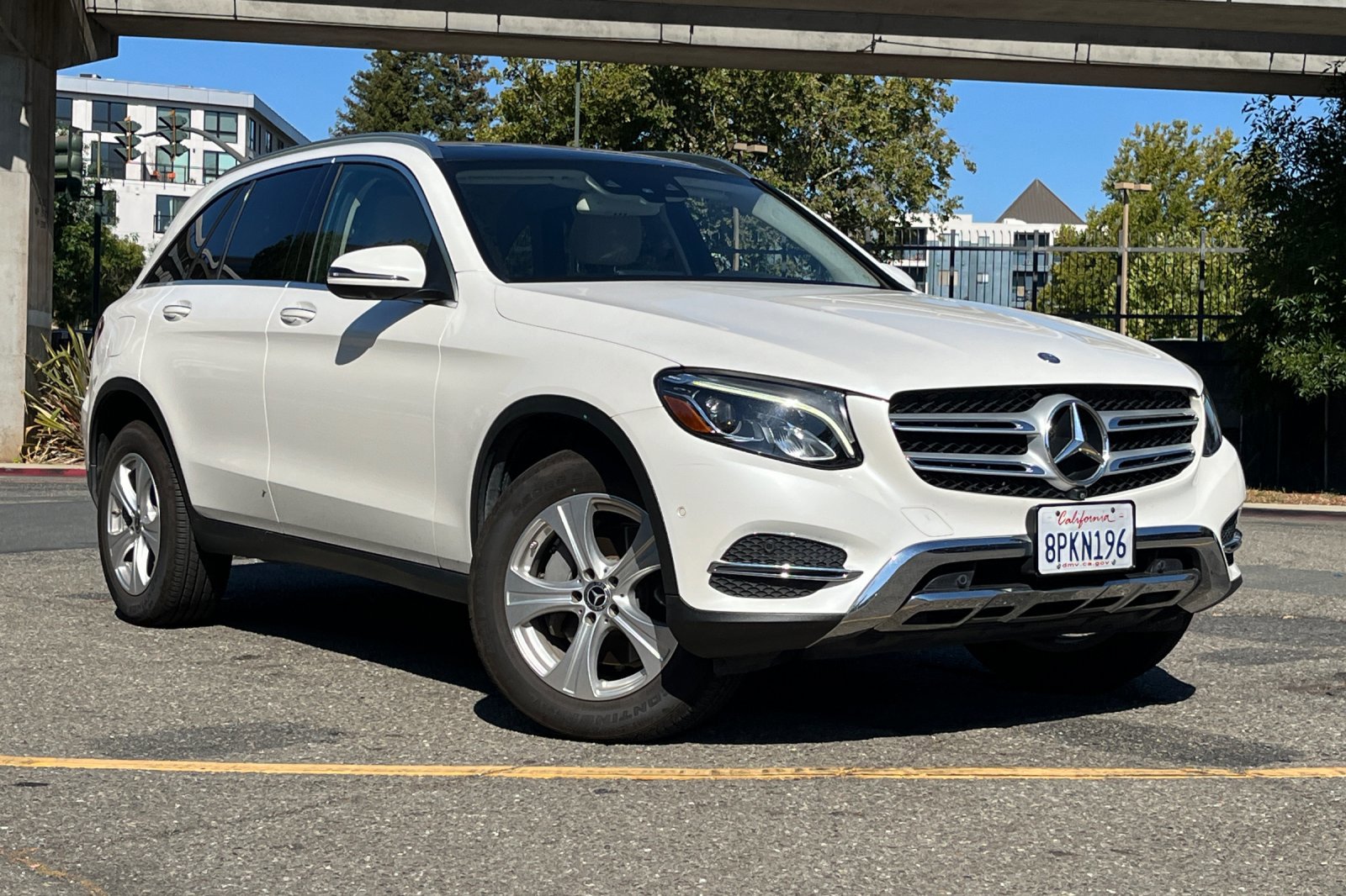 2017 Mercedes Benz GLC 300 4MATIC photo 4