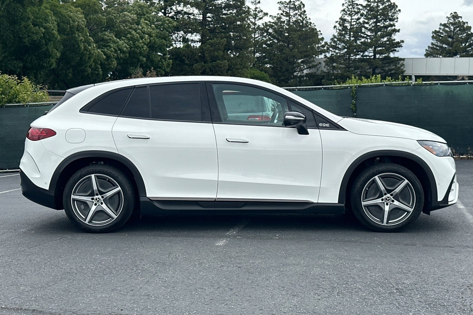 2024 Mercedes-Benz EQE 350 4MATIC SUV photo 3