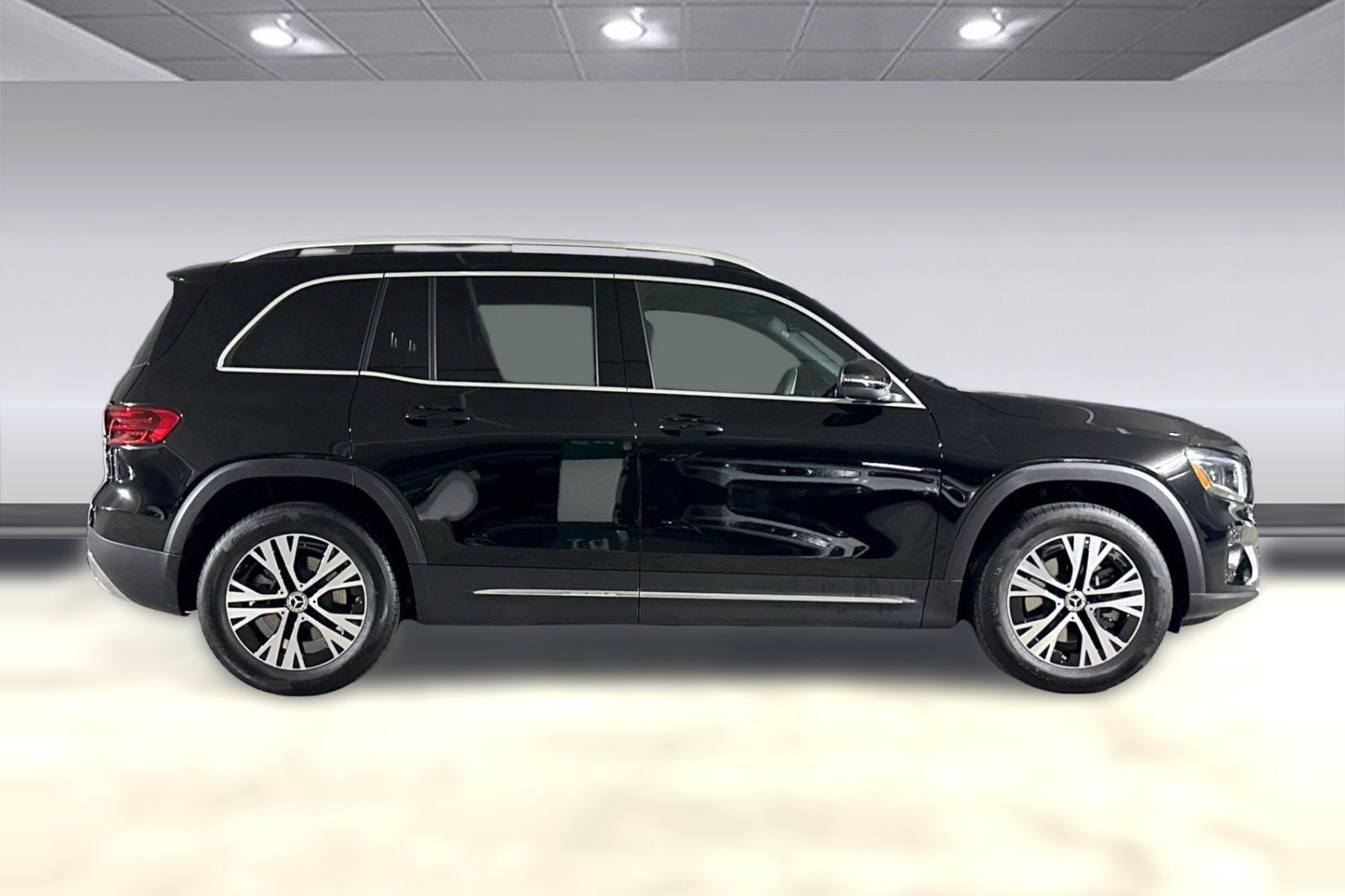 2026 Mercedes-Benz GLB 250 SUV photo 3