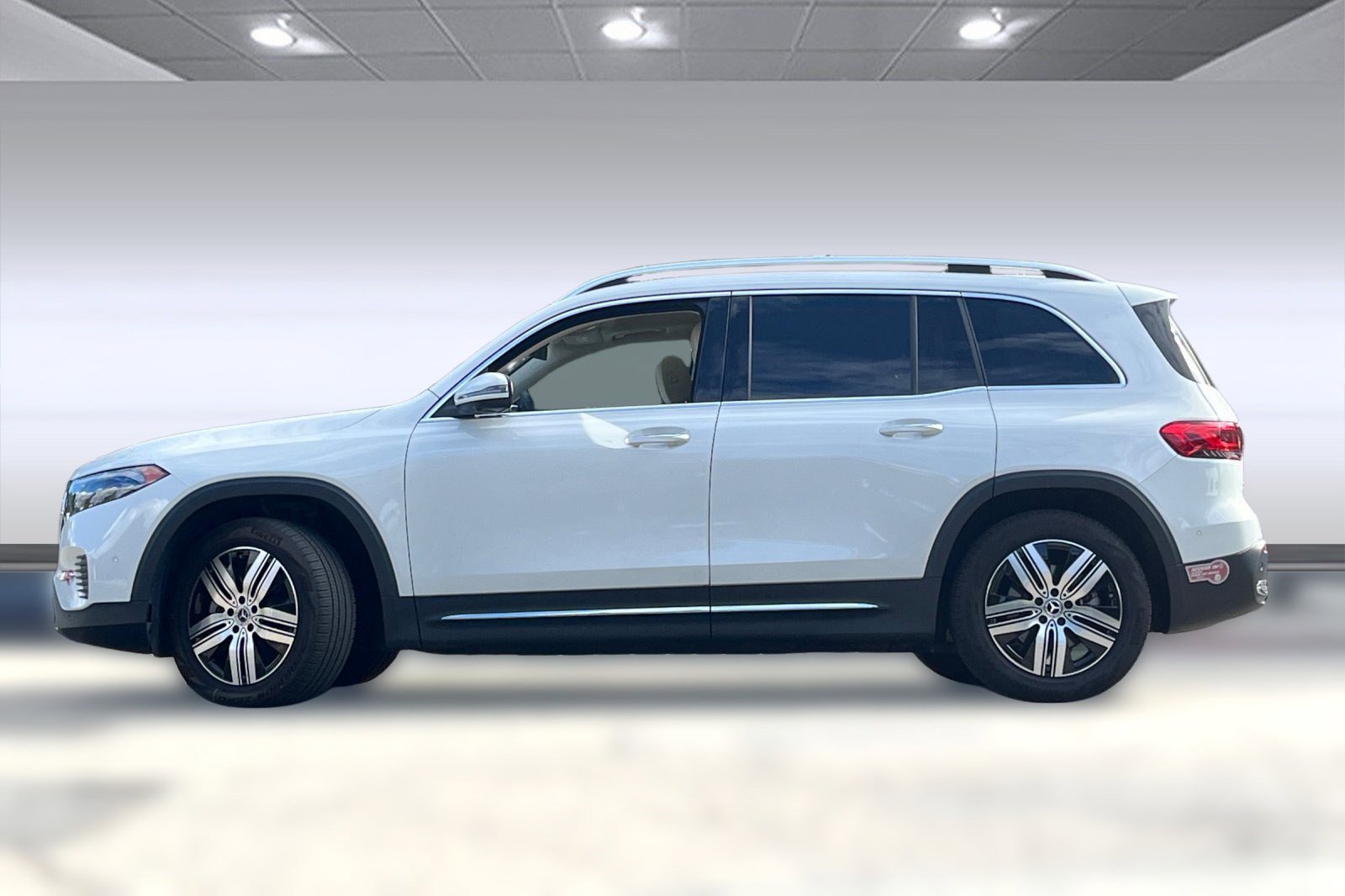 2023 Mercedes Benz EQB 300 4MATIC photo 2