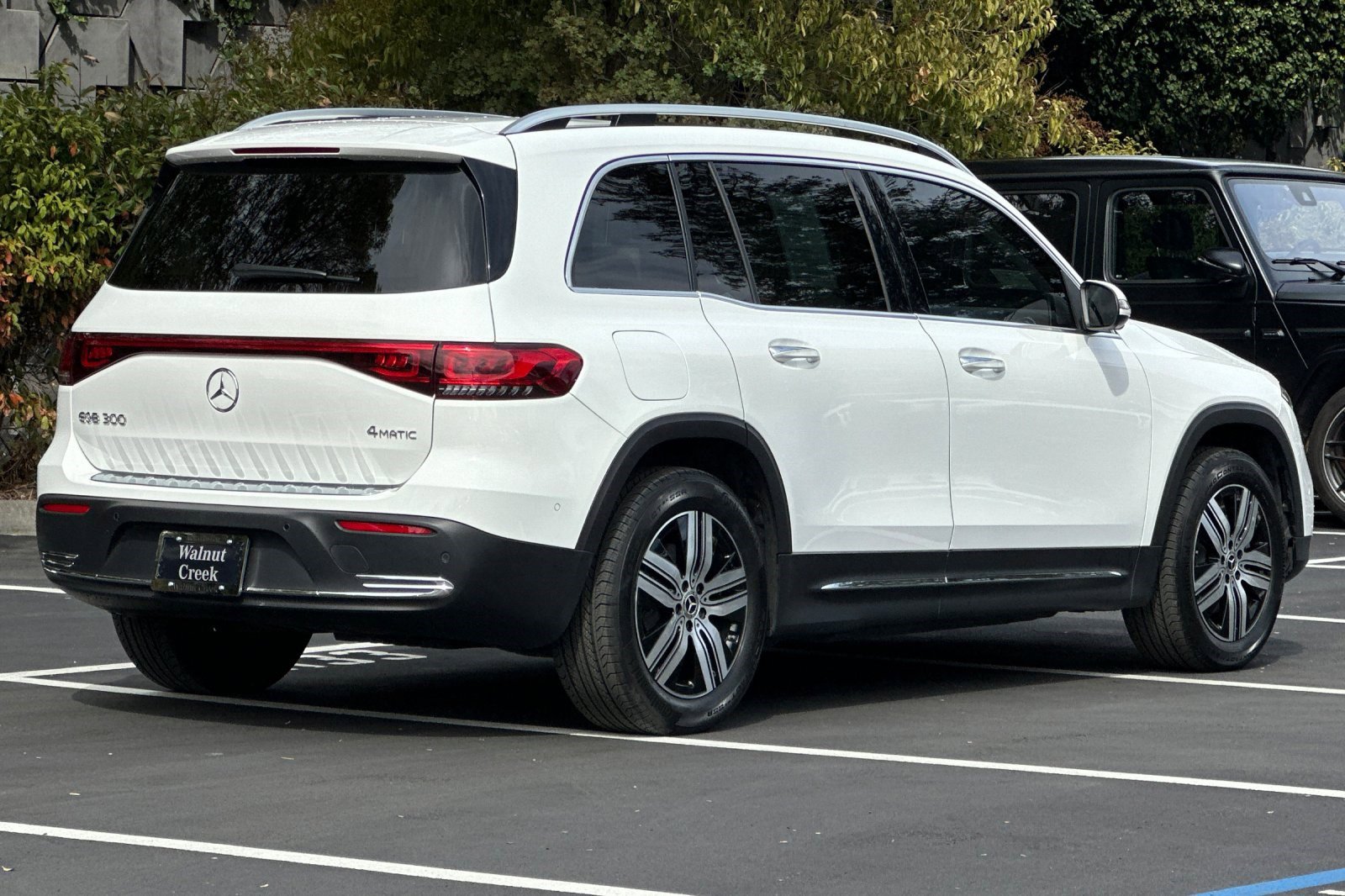 2023 Mercedes Benz EQB 300 4MATIC photo 2