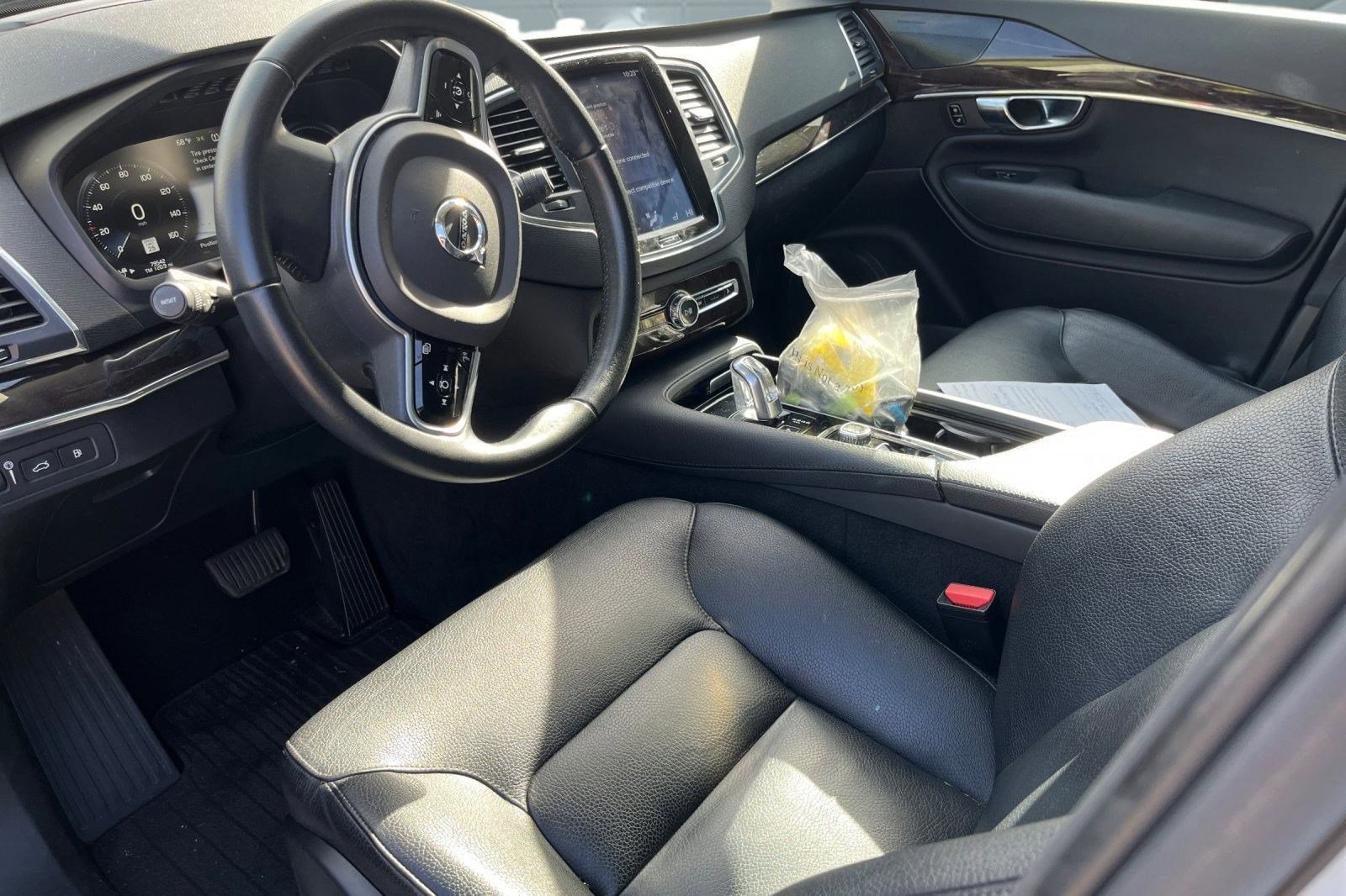 2019 Volvo XC90 T8 Momentum photo 3