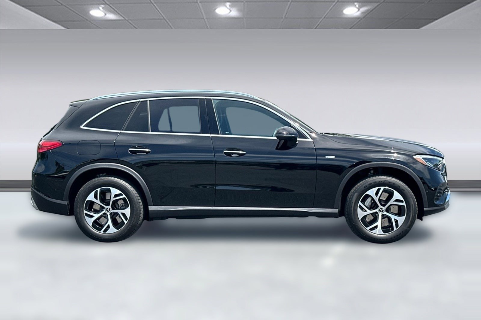 2025 Mercedes-Benz GLC 350e 4MATIC SUV photo 3