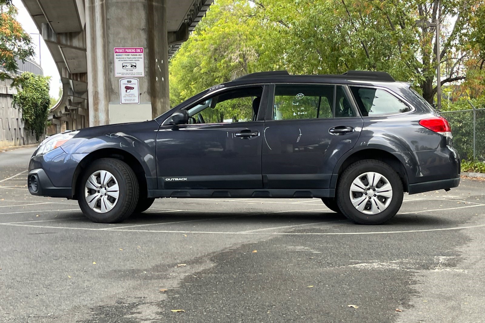 2013 Subaru Outback 2.5i photo 2